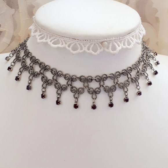 Vintage silver tone choker, short length necklace - Picture 7 of 10